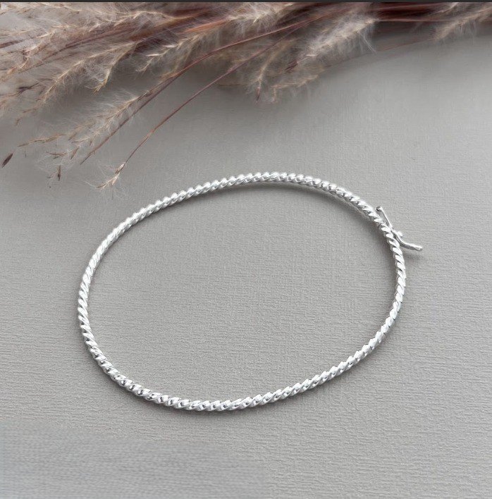 Bracelete Fio Redondo Torcido em Prata 925