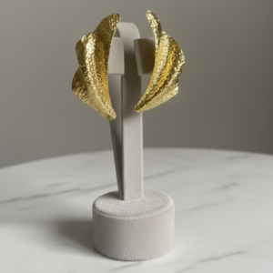 Brinco Asa Curva Texturizada